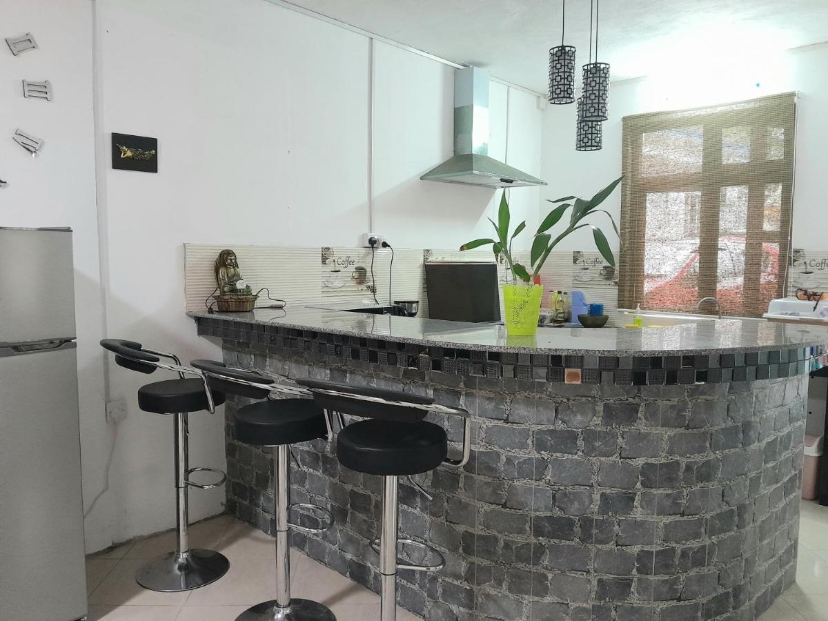 Beautiful Affordable House - 5 Minutes From The Airport And 12 Minutes To Blue Bay Beach Mon Tresor المظهر الخارجي الصورة